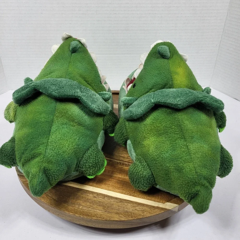Target Green Dinosaur Plush Novelty Slippers Youth Medium 2/3 Q2/22 RN17730